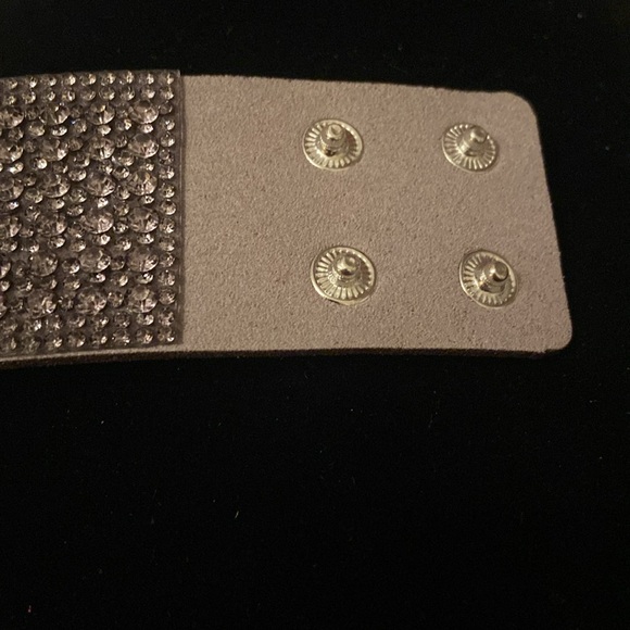 - HD Snap Bracelet Gray Taupe Bling Bracelet - Picture 5 of 6